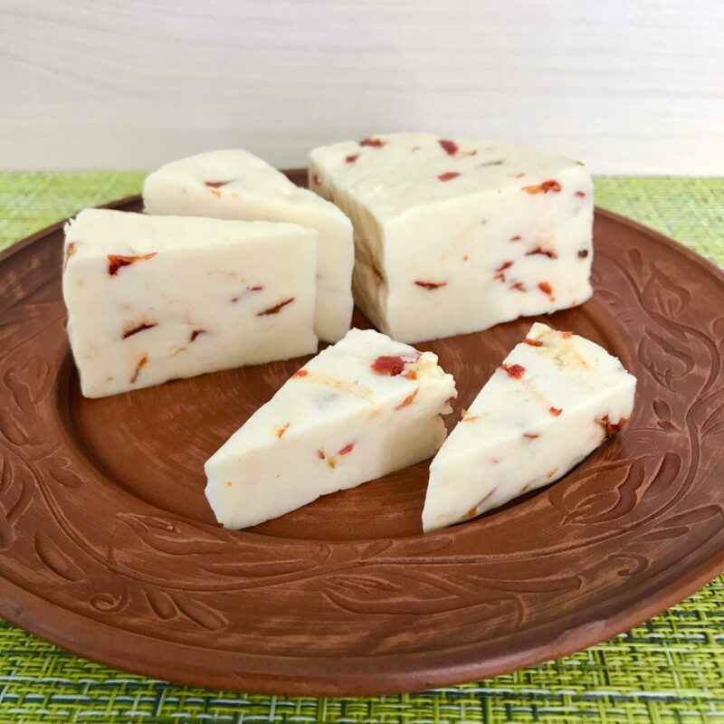 syr zimarevskiy s paprikoy